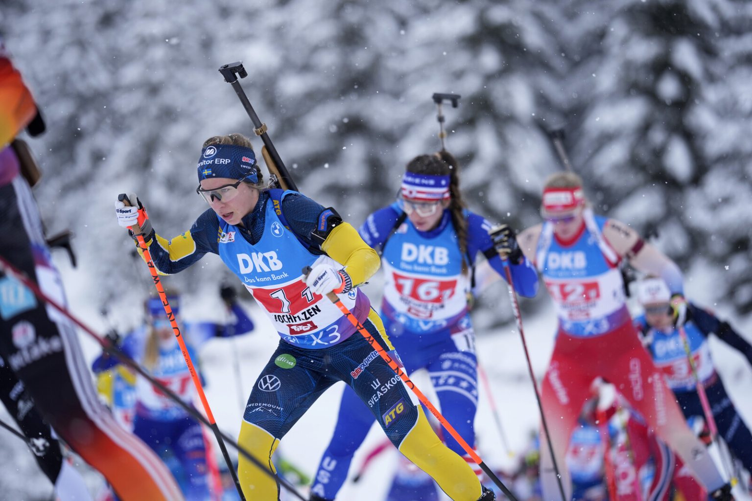 Svenska damer på prispallen i Hochfilzen