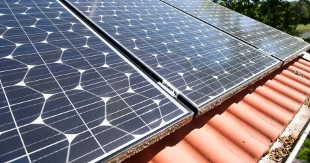 Isobel Hadley-Kamptz: Ute i världen löser man klimatkrisen – en solpanel i taget