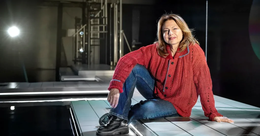 Helena Bergström sluter cirkeln – läser ”Nyårsklockan” 70 år efter sin morfar