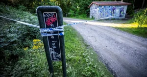 Man misstänkt för dubbelmord har dött på sjukhus