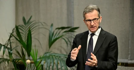 Carl Johan von Seth: Riksbanken står still – men regeringen höjer räntan