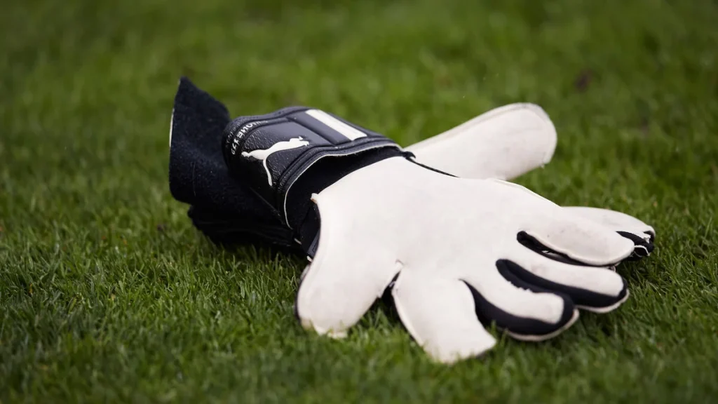 Uganda använde tre målvakter efter Onyangos skada och rött kort i förlusten mot Nigeria