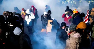 Filmer visar: Offret höll i telefon – inte i vapen