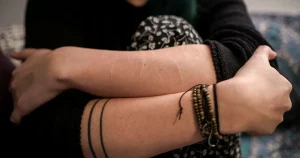 Fördubbling av flickor som skadar sig själva