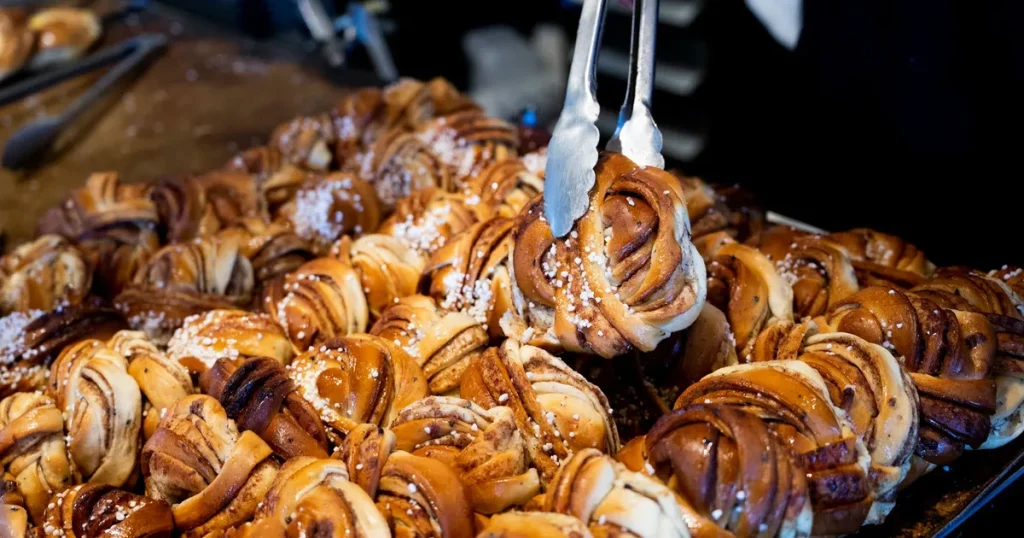 Kafé i Stockholm krävs på åtgärder efter fågelbesök