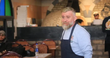 Han öppnar restaurangen igen: ”Vi måste till jobbet, så Gaza får tillbaka livet”