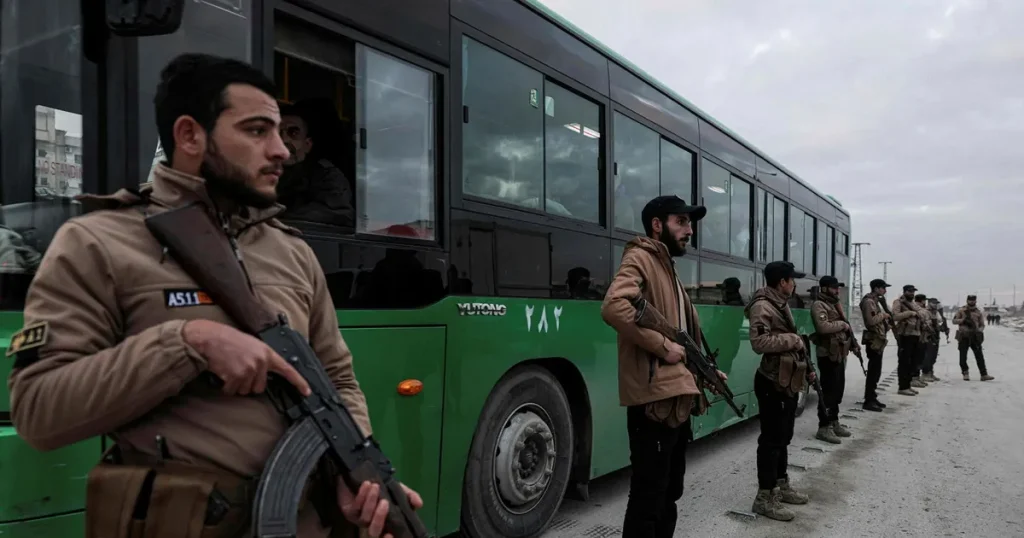 Eldupphör i Aleppo – kurdledda styrkor evakuerade