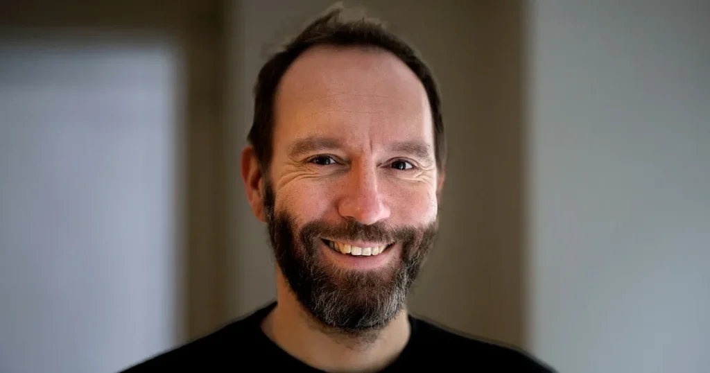 Vävande män brottas med känslor i Mørk-Eidems nya pjäs: ”Annorlunda process”