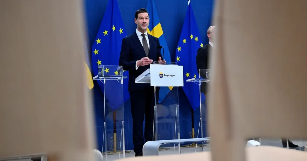 Tuffare villkor för brottslingar som inte kan utvisas