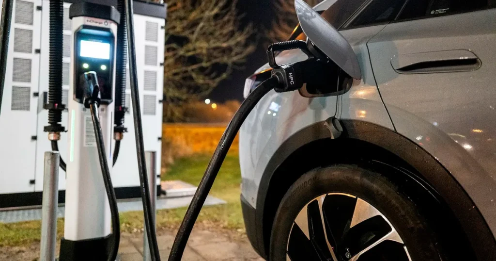 Ekonom om nya elbilspremien: ”Väldigt få har råd”