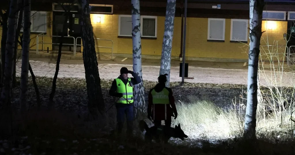 Stort polispådrag söker efter 25-årig kvinna i Salem