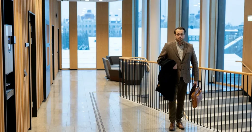 Niklas Orrenius: Politiker kan veva mot flyktingar – att bryta mot lagen är svårare