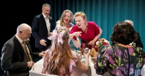 Succépjäsen visar hur du inte ska bete dig på bröllop