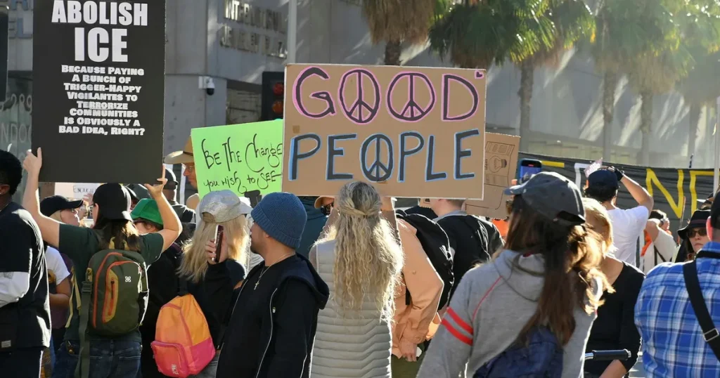 Tusentals i protest mot migrationspolisen i USA