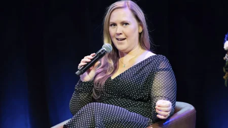 BookTok-favoriten Rebecca Yarros vinner Adlibris-priset för Onyx Storm