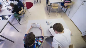 Ideell läskvarter skänker 6 500 böcker till Stockholms högstadieskolor