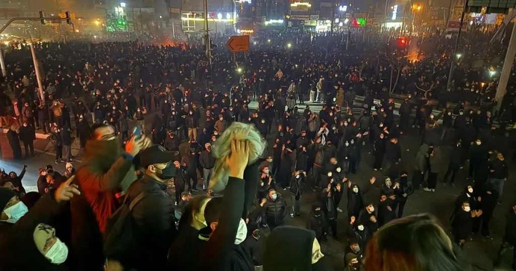 Tusentals grips under razzior i Iran: ”Ingen vet var de förs”