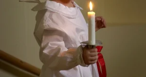 Lisa Magnusson: Genom att porta föräldrarna från lucia straffar man barnen