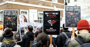 Fyra dygn utan internet i Iran: ”Krig mot egna befolkningen”