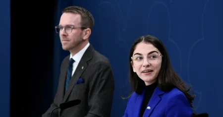 Lisa Magnusson: Regeringen måste sluta ta sms-lån i barnens namn