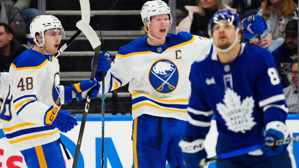 Rasmus Dahlin gör hattrick när Buffalo Sabres besegrar Toronto med 7-4