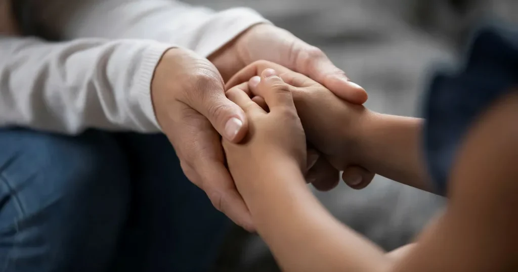 När världen känns farlig – så kan du stötta ditt barn