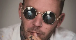 Lisa Magnusson: Joakim Lundell anklagas för att ljuga om sin hemska uppväxt – men SVT har ju inga bevis