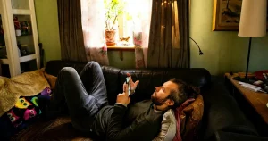 Kristofer Ahlström: Glöm hemmafruarna, nu är det hemmasönerna som lever rätt