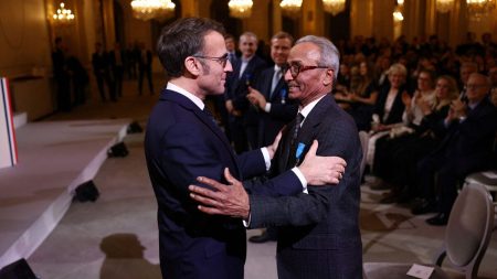 Paris sista kolportör Ali Akbar tilldelas fransk riddarorden