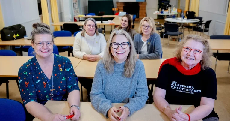 Lottakåren – från strumpstickning till avancerad it