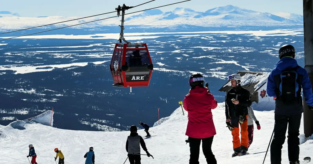 Alex Schulman: Slut på idiotin – nu har vi gjort vår sista resa till fjällen