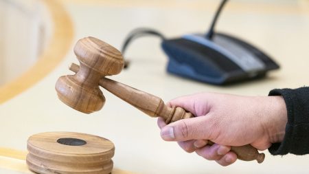 Malmöpolitiker Showan Shattak vägrar avgå efter stöd för aktion utanför ministrars bostäder, Vänsterpartiet kräver avgång