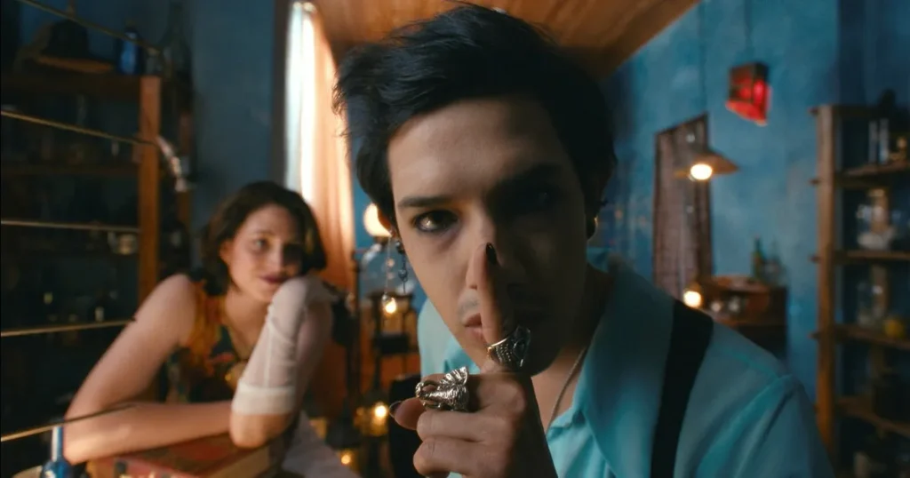 ”Regn över Babel” – en vild och överlastad skröna som inte hittar magin