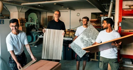 Här görs skåpen som säljs för en halv miljon på Svenskt Tenn