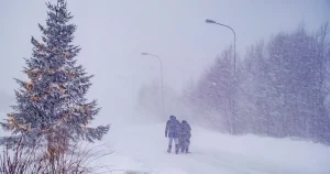 Olle har varit utan ström hela dagen: ”Jag läser en bok”