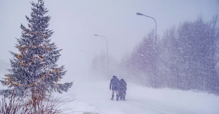 Olle har varit utan ström hela dagen: ”Jag läser en bok”