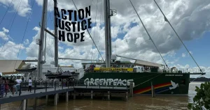 Rainbow Warrior på plats inför COP30 i Amazonas