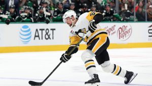 Erik Karlsson når milstolpen 900 poäng och säger att han inte tänker stanna här