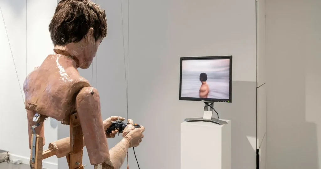 Kusliga ekon, kelsjuka och mirakel på Stockholms gallerier