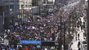 Tusentals demonstrerar i Minneapolis mot ICE