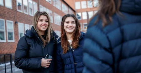 Elever: ”På rasterna är mobilen viktigare”