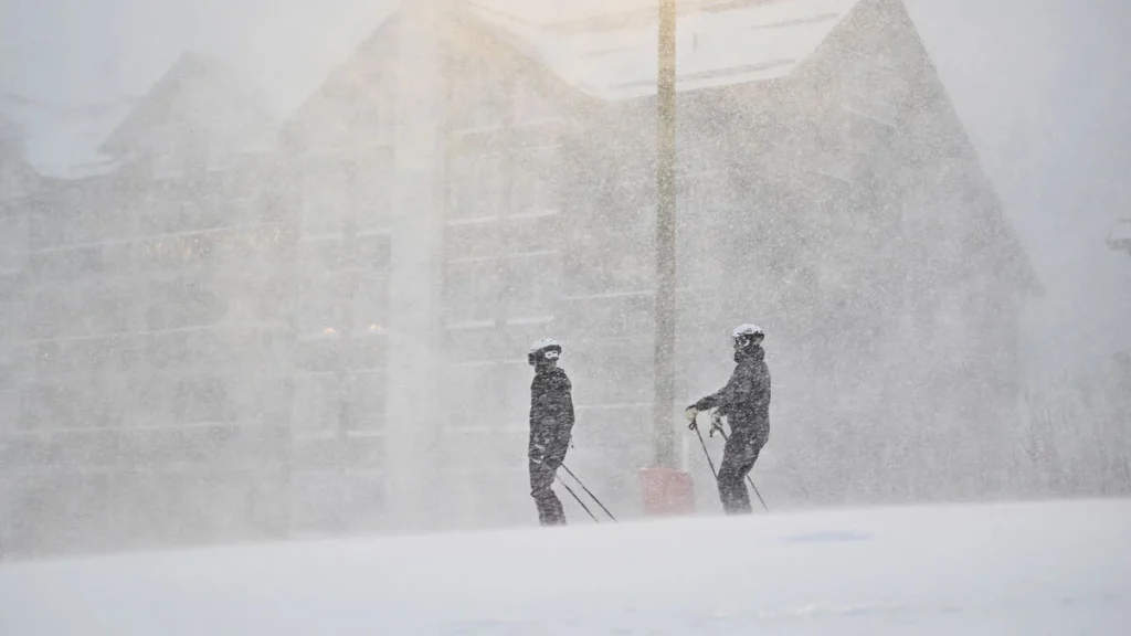 Farlig lavinrisk i tre svenska fjällområden