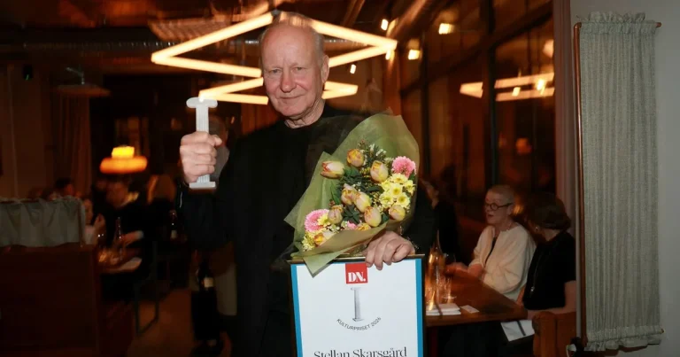 Stellan Skarsgård tilldelas DN:s kulturpris: ”Om mamma levt hade hon varit stolt”