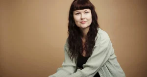 Världens alla stammare får upprättelse i en finsk debutroman att älska