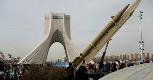 Bilder visar: Iran förbereder sig på amerikanskt angrepp