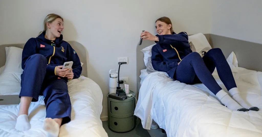 Svenskarna har intagit OS-byn: ”Hårda sängar men man vänjer sig”