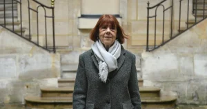 Hur kunde han förvandla mig till den där lealösa, nästan döda kvinnan?