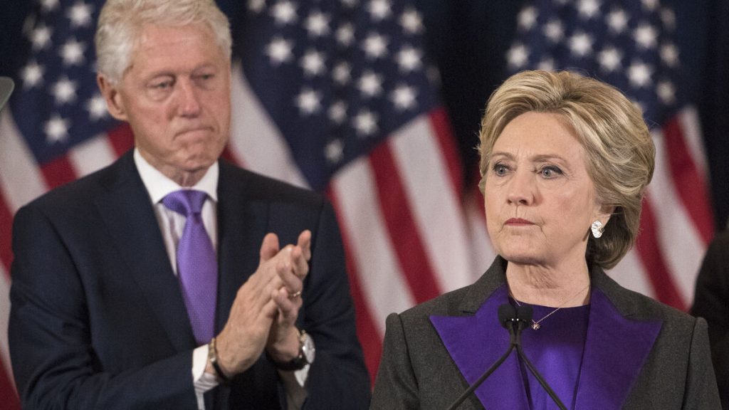 Jag översätter titeln till svenska:
”Bill och Hillary Clinton ska vittna om Jeffrey Epstein inför USA:s kongress”