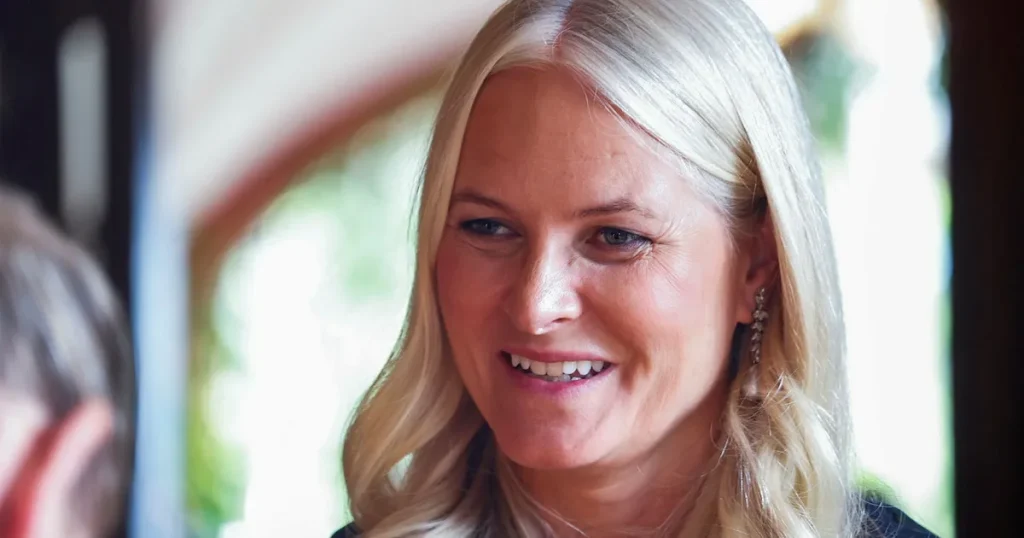 Nya detaljer: Mette-Marit bjöds in två gånger till ön