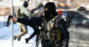 Delstater ser över lagar för att kunna stämma ICE-agenter